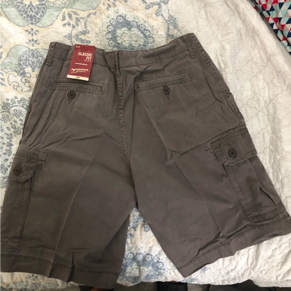 Men’s gray cargo shorts (Brand New) - Picture 2 of 4